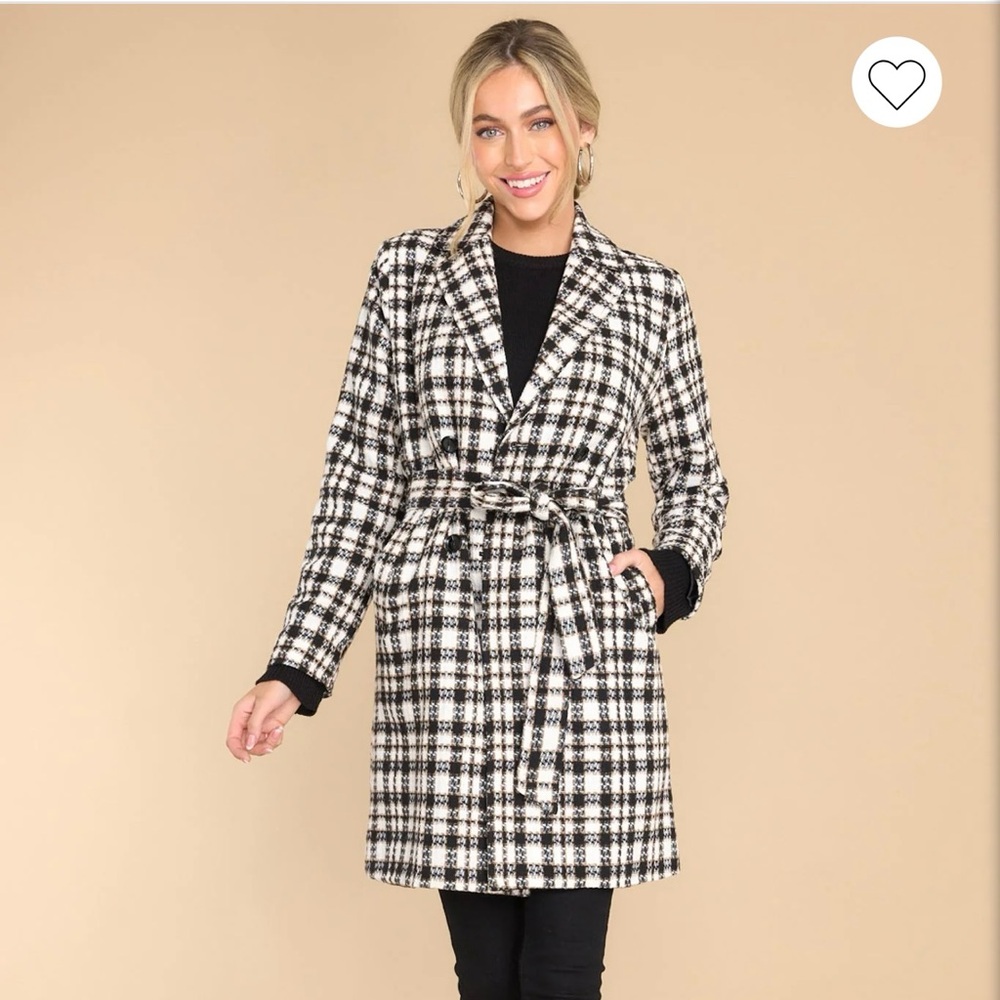 CLASSICALLY CHIC BLACK AND WHITE PLAID COAT